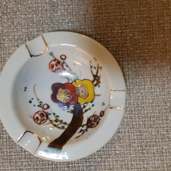 Vintage Japanese Mini Ashtrays.  Set of 3. - Picture 3 of 5